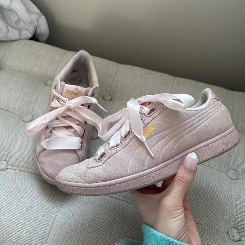Puma vikky Baby Pink Suede ribbon lace Sneakers